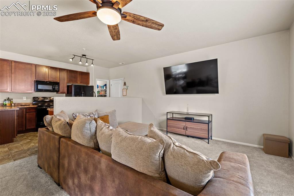 Image 5 of 31: Living Room