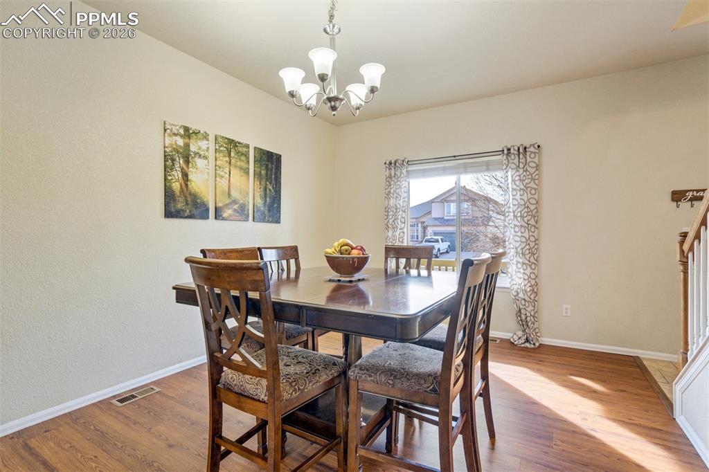 Image 14 of 50: Dining Area