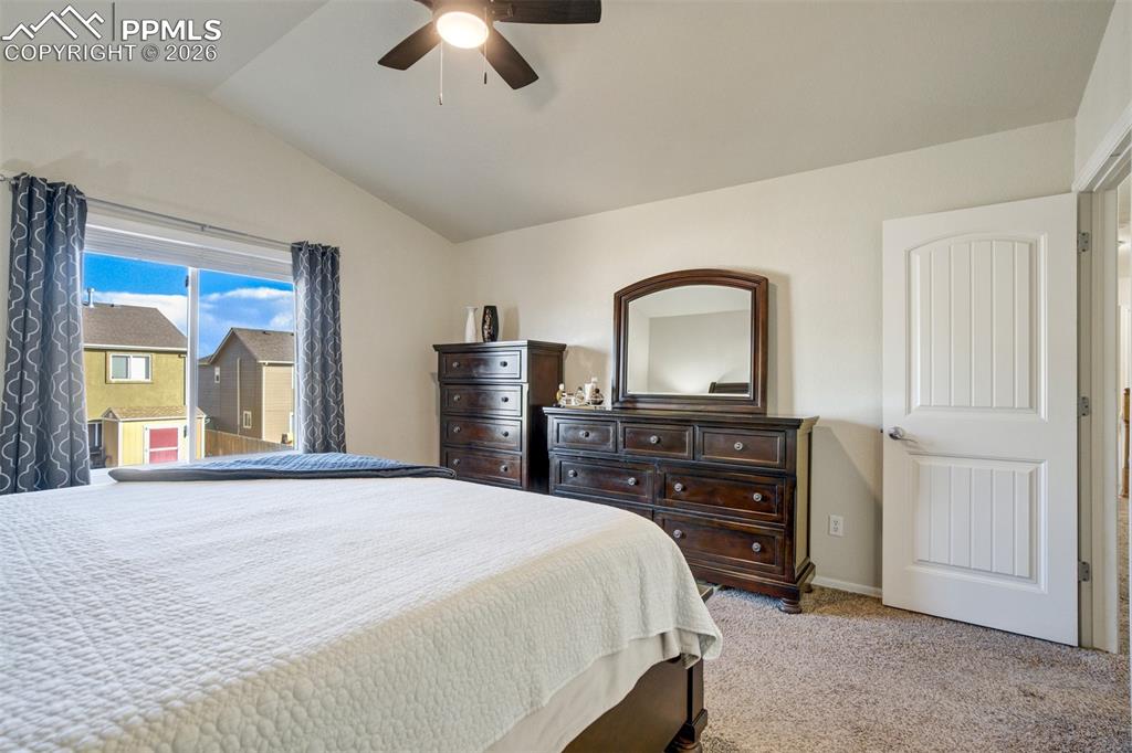 Image 18 of 50: Bedroom