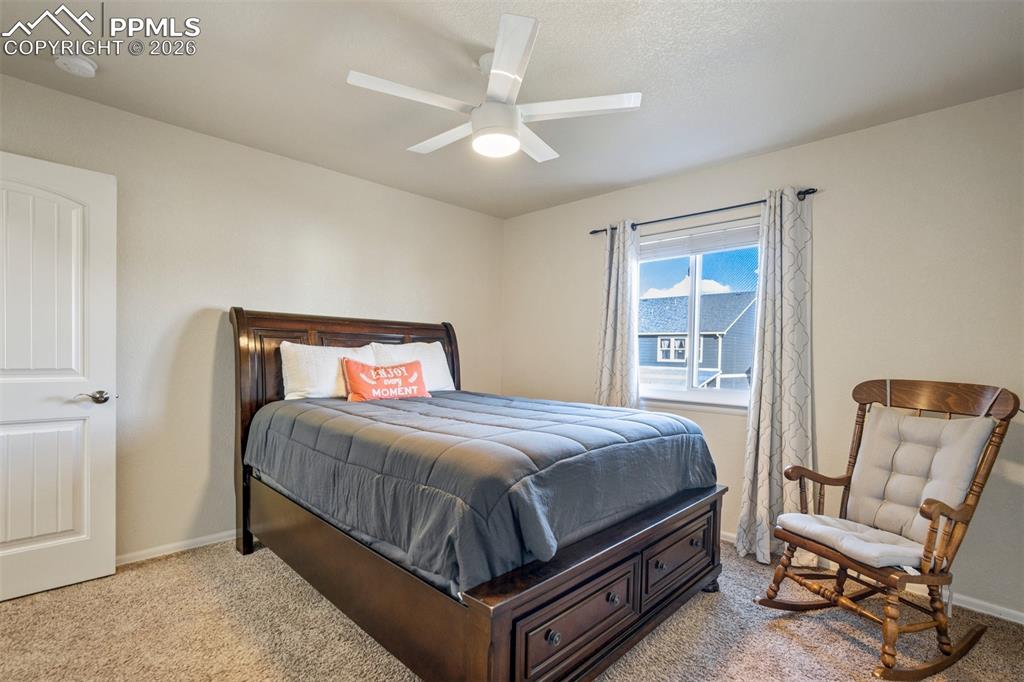 Image 27 of 50: Bedroom