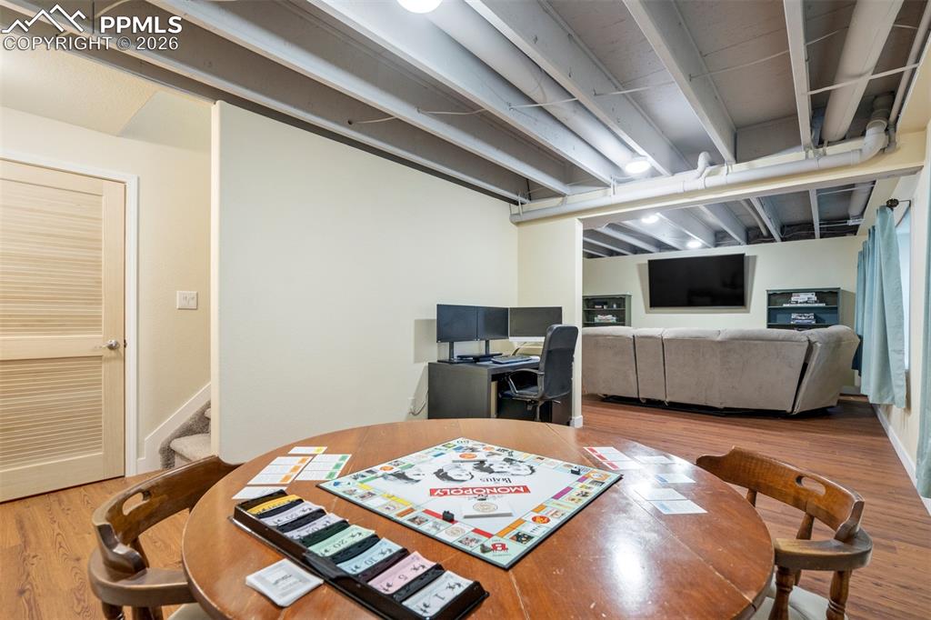 Image 33 of 50: Dining Area