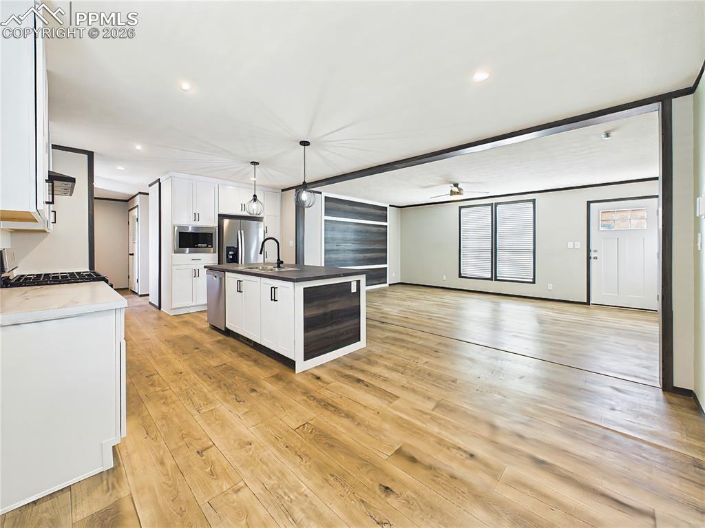 Image 13 of 50: Kitchen & Living Area – Open-concept kitchen with large center island, mode