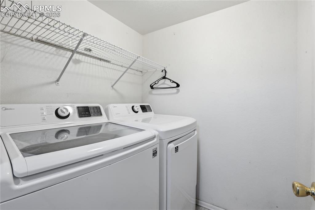 Image 25 of 35: Laundry