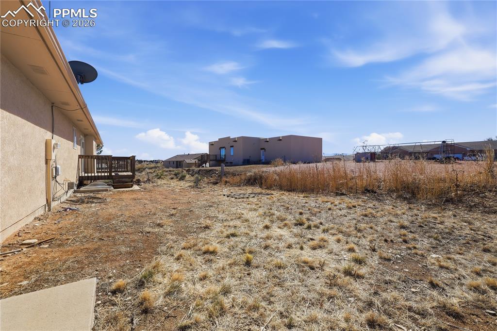 Image 29 of 35: Yard