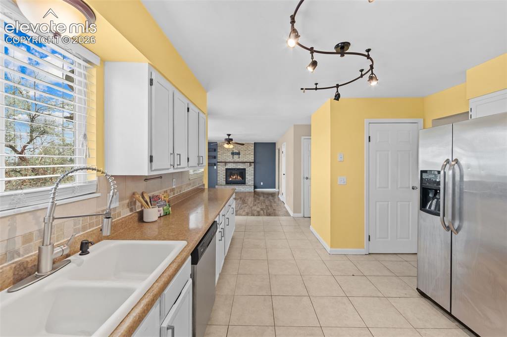Image 12 of 41: Kitchen