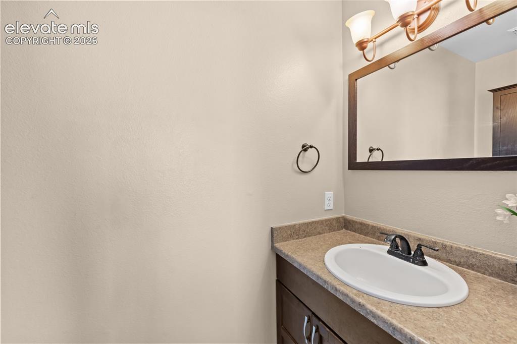 Image 17 of 41: Bathroom