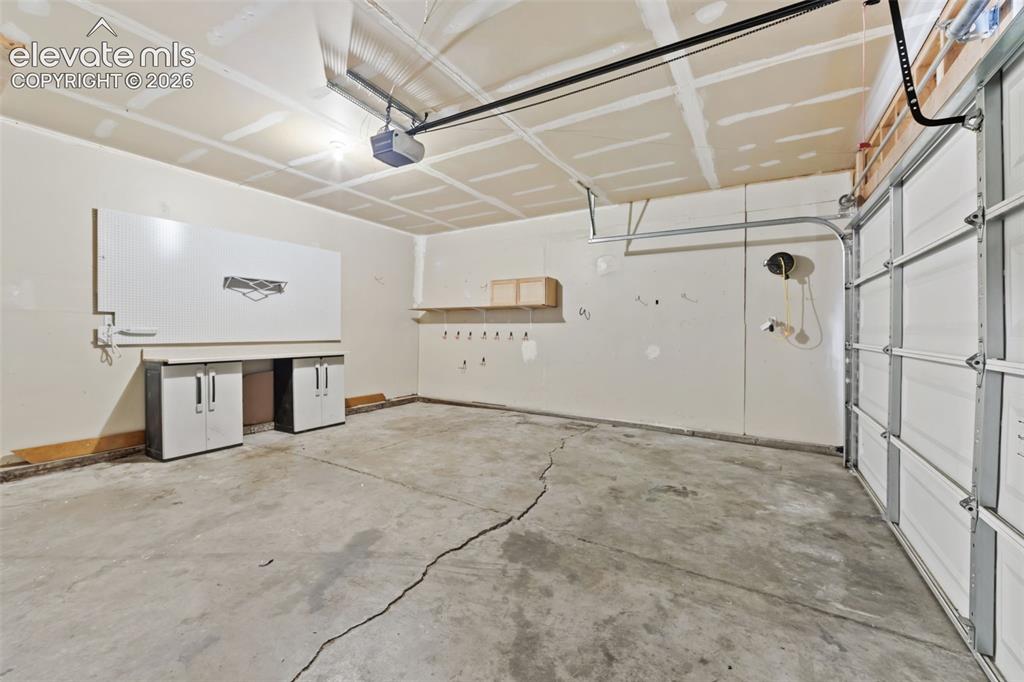Image 18 of 41: Garage
