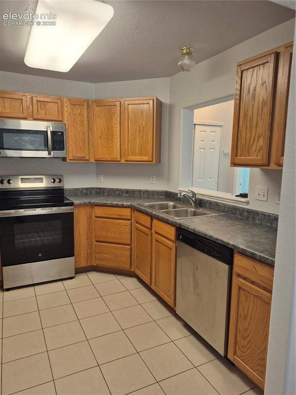 Image 16 of 24: Kitchen