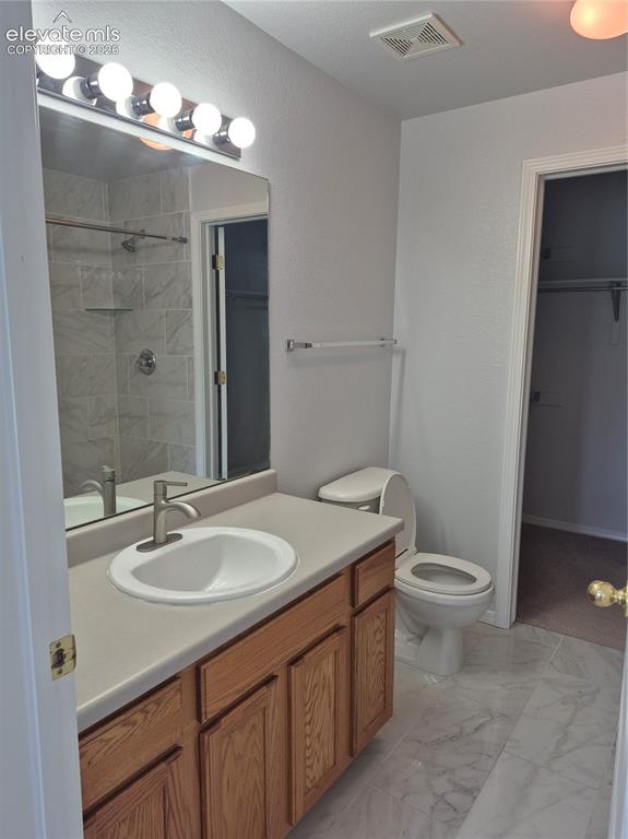 Image 20 of 24: Bathroom