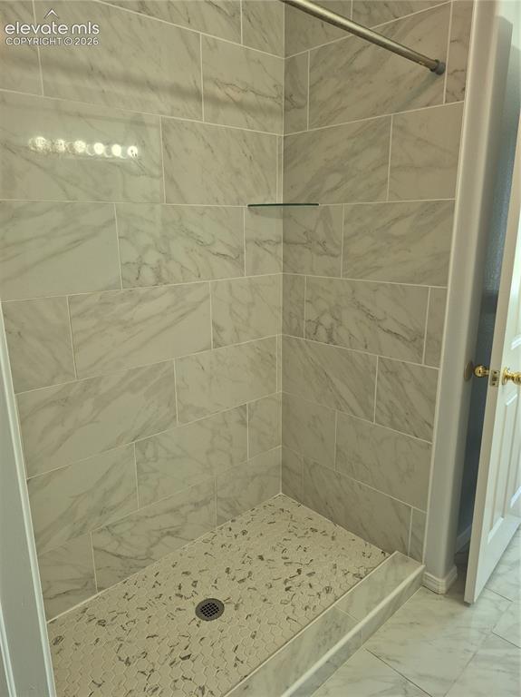 Image 21 of 24: Bathroom