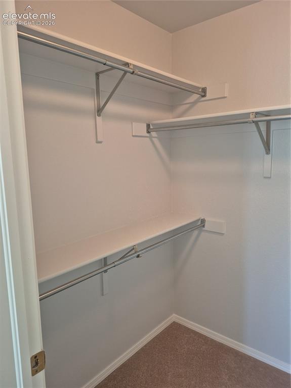 Image 23 of 24: Closet