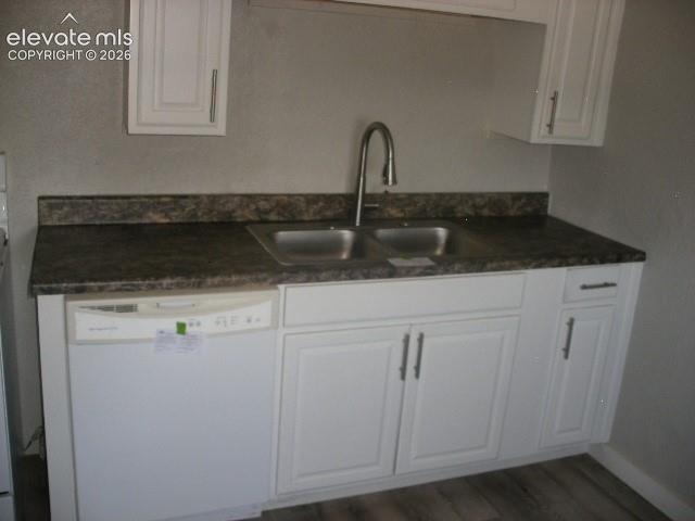 Image 17 of 27: Kitchen