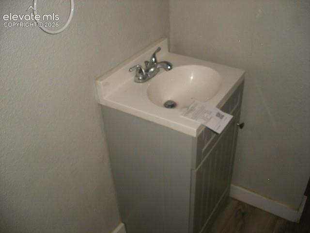 Image 5 of 27: Bathroom