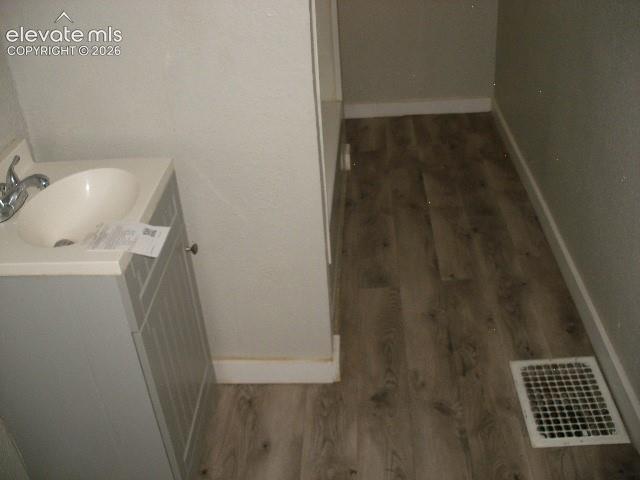 Image 8 of 27: Bathroom