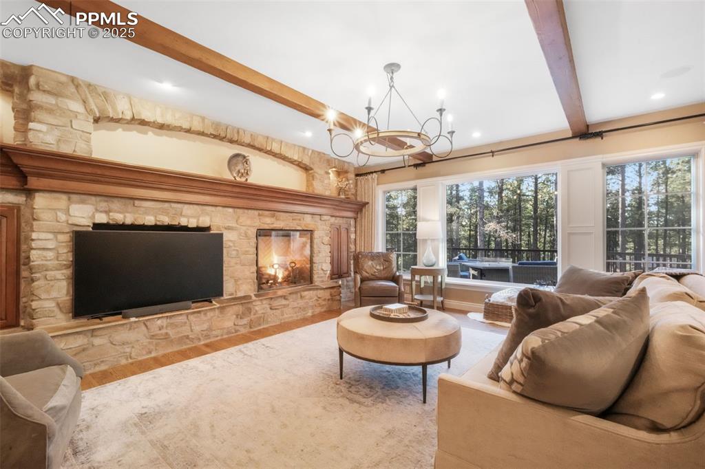 Image 10 of 50: Living Room