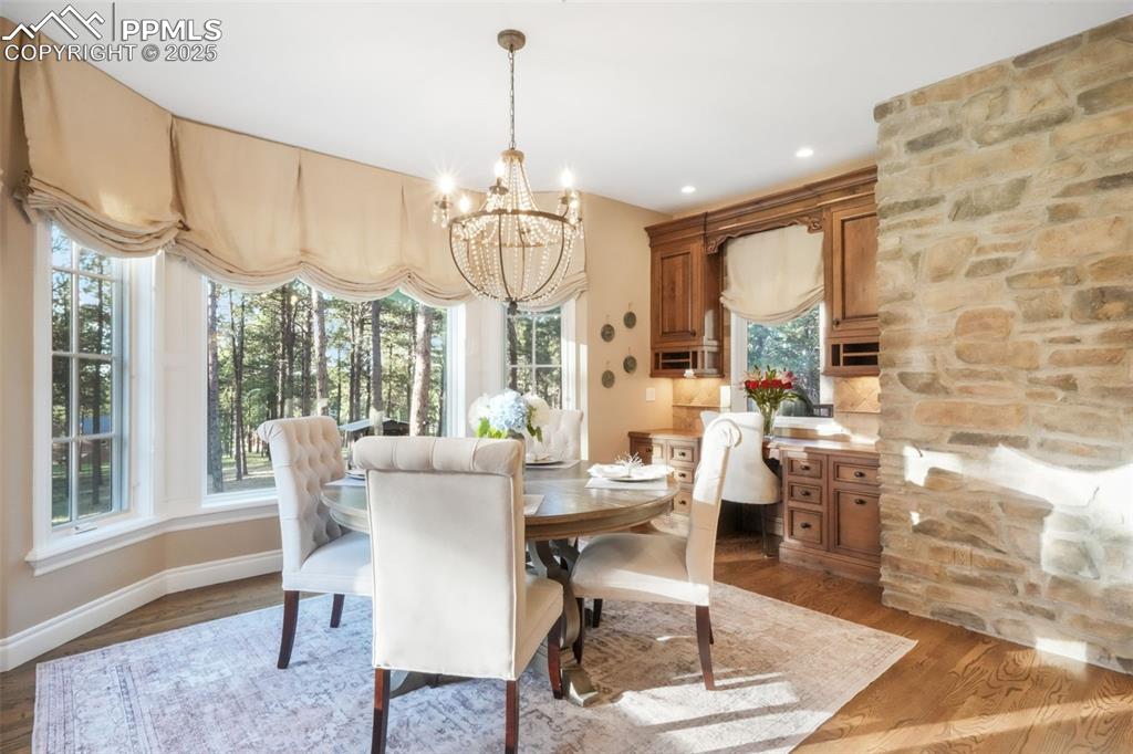 Image 12 of 50: Dining Area