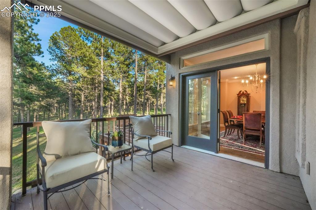 Image 20 of 50: Sun Room