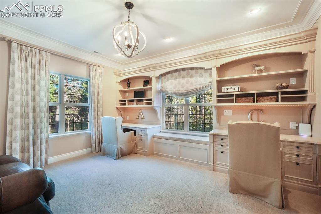 Image 21 of 50: Office