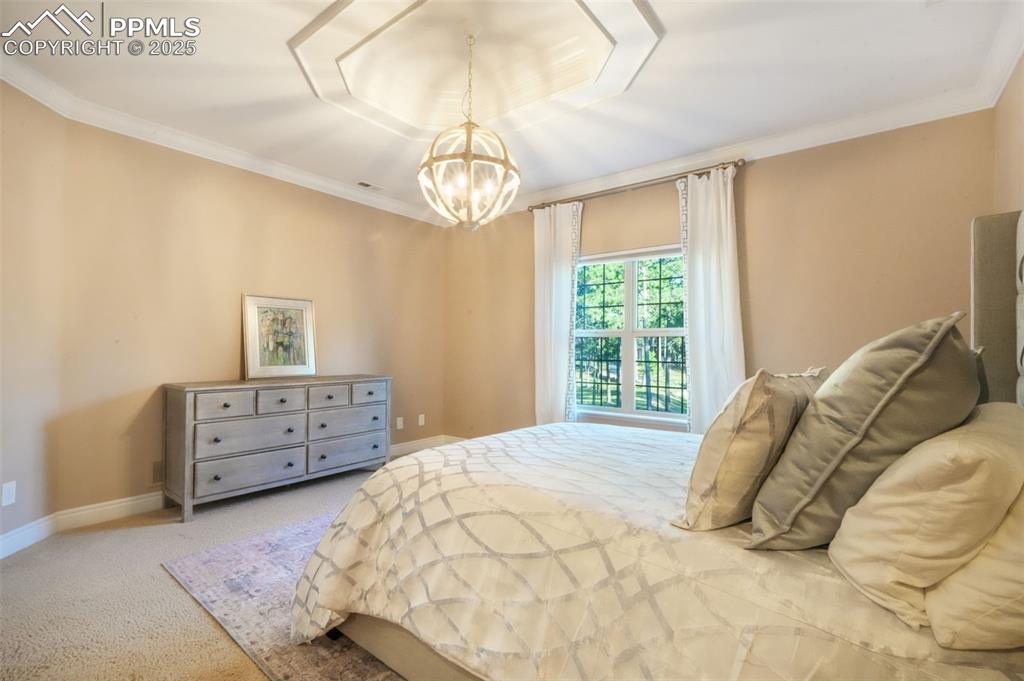 Image 33 of 50: Bedroom