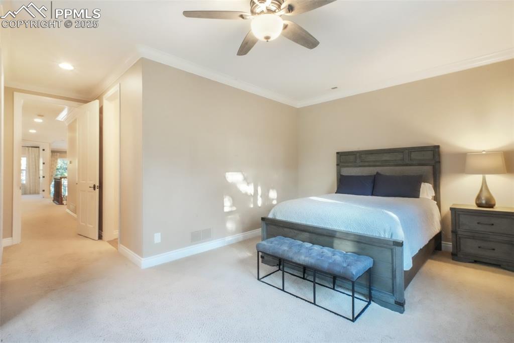 Image 35 of 50: Bedroom