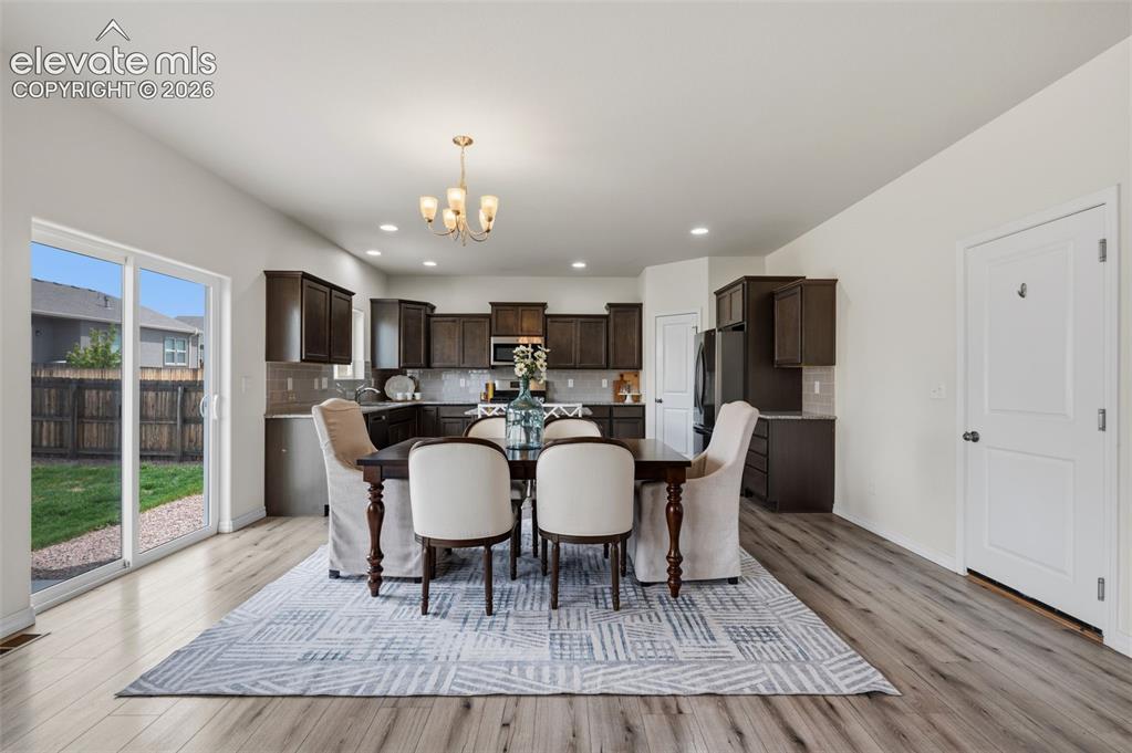 Image 8 of 40: Dining Area