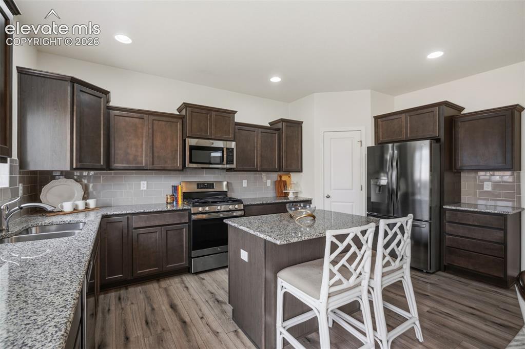 Image 9 of 40: Kitchen