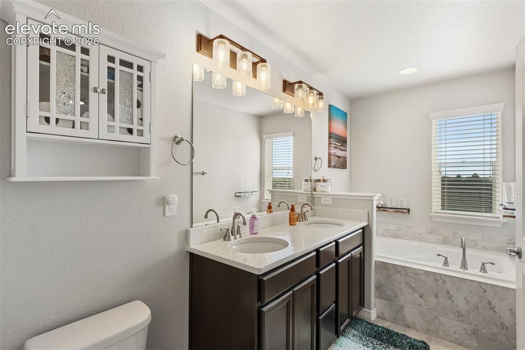Image 16 of 31: Bathroom
