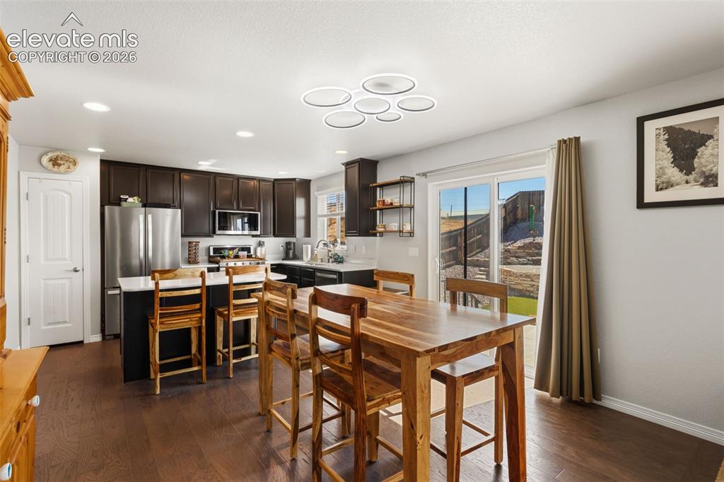 Image 8 of 31: Dining Area