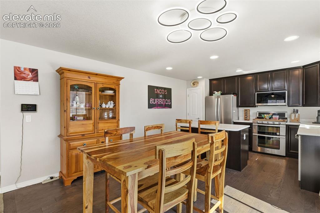 Image 9 of 31: Dining Area