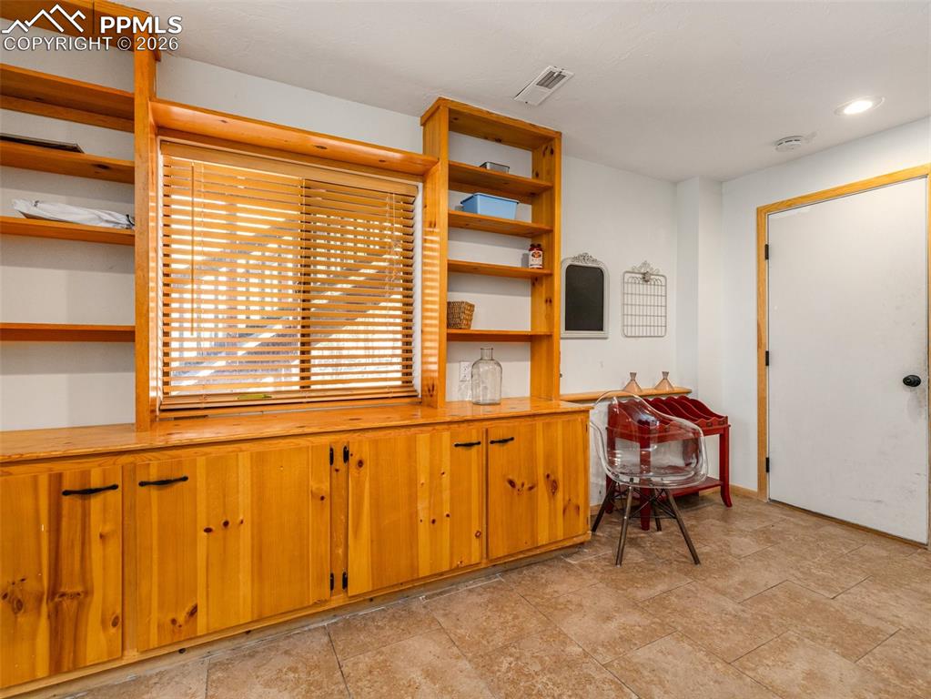 Image 19 of 38: Garage entry