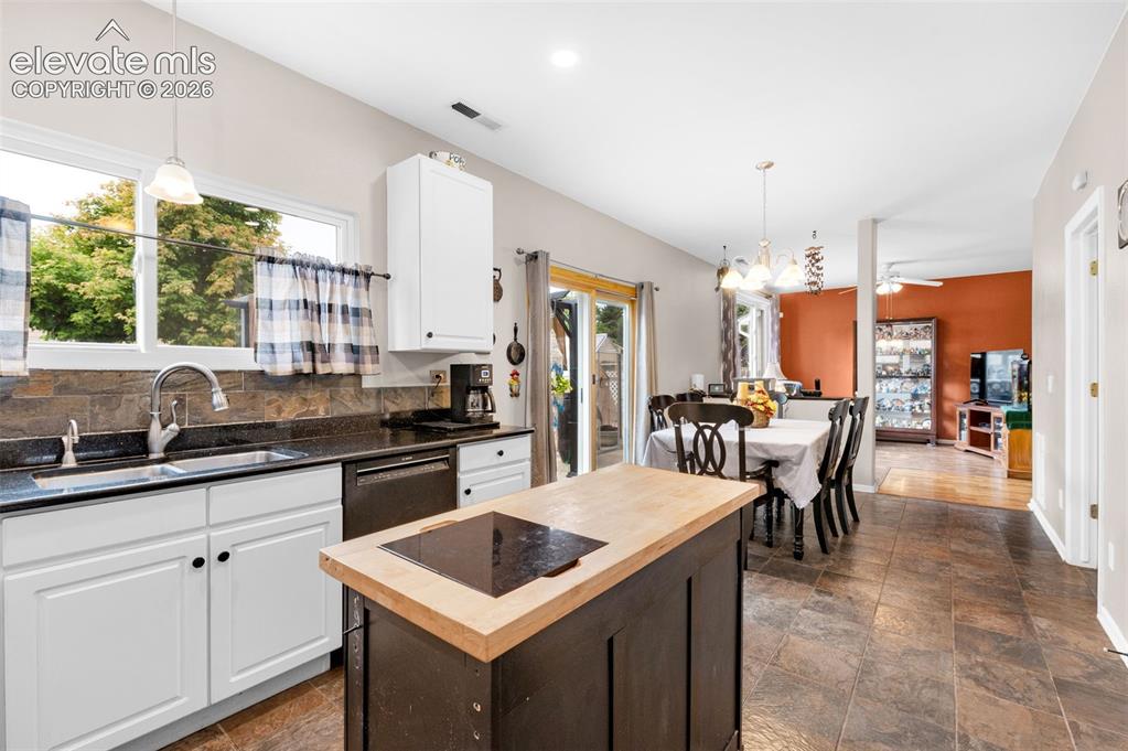 Image 12 of 29: Dining Area