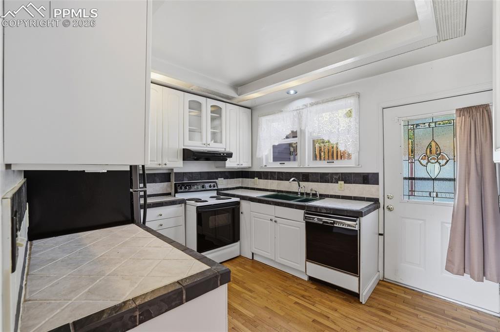 Image 11 of 44: Kitchen