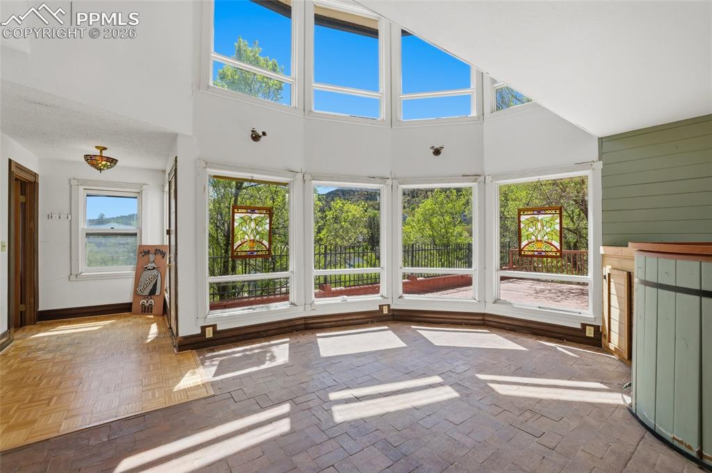Image 19 of 44: Sun Room
