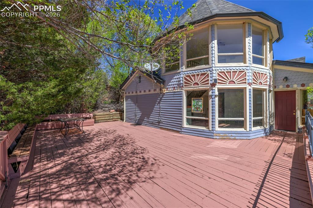 Image 31 of 44: Huge deck for entertaining.