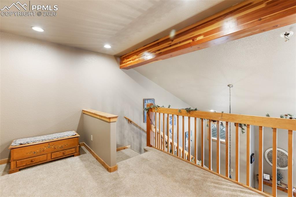 Image 23 of 27: Loft