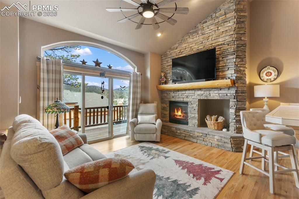 Image 5 of 27: Living Room