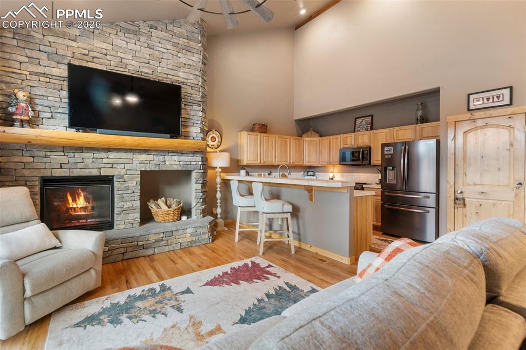 Image 6 of 27: Living Room