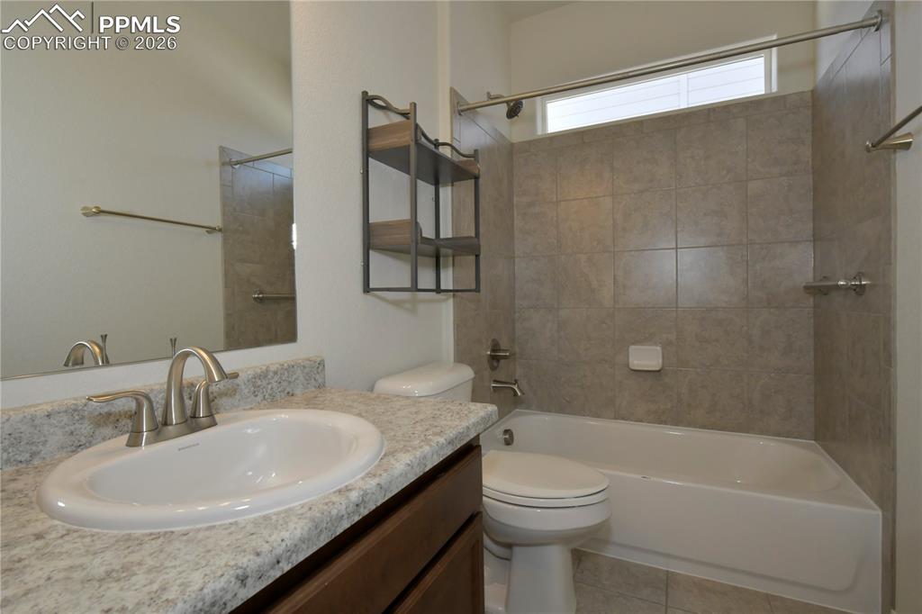 Image 17 of 34: Bathroom