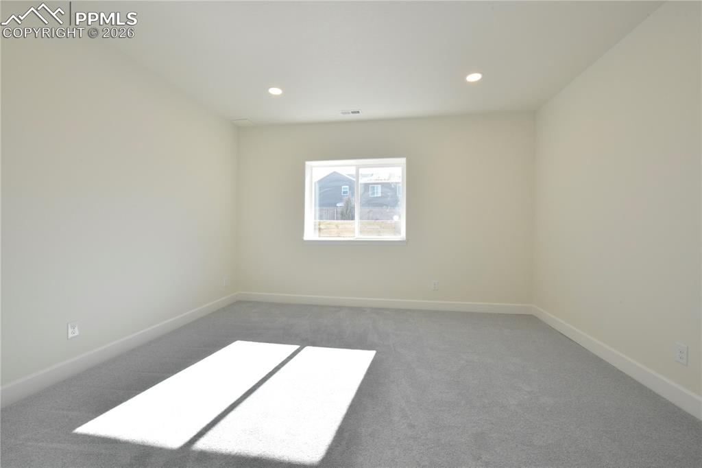 Image 21 of 34: Hobby Room