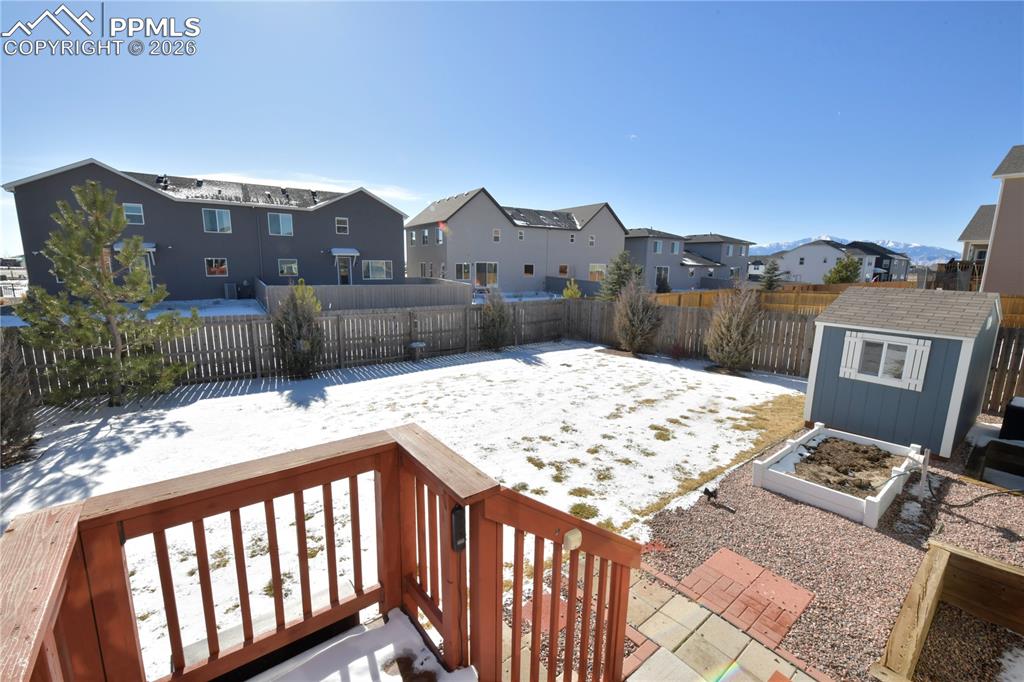 Image 32 of 34: Yard