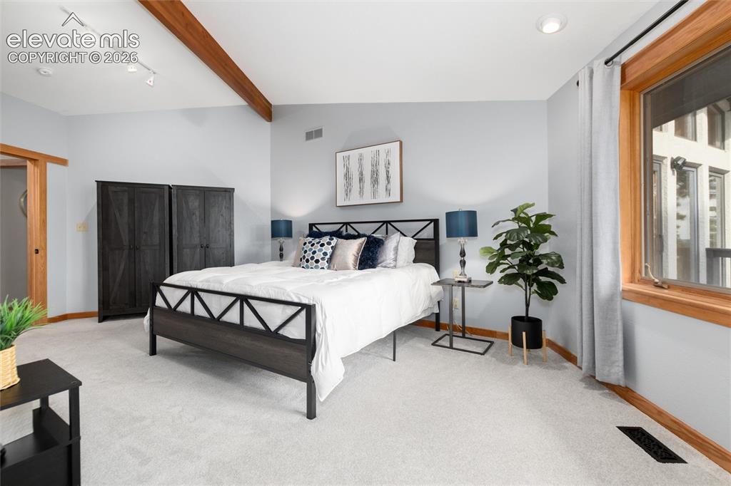 Image 22 of 50: Bright spare bedroom 