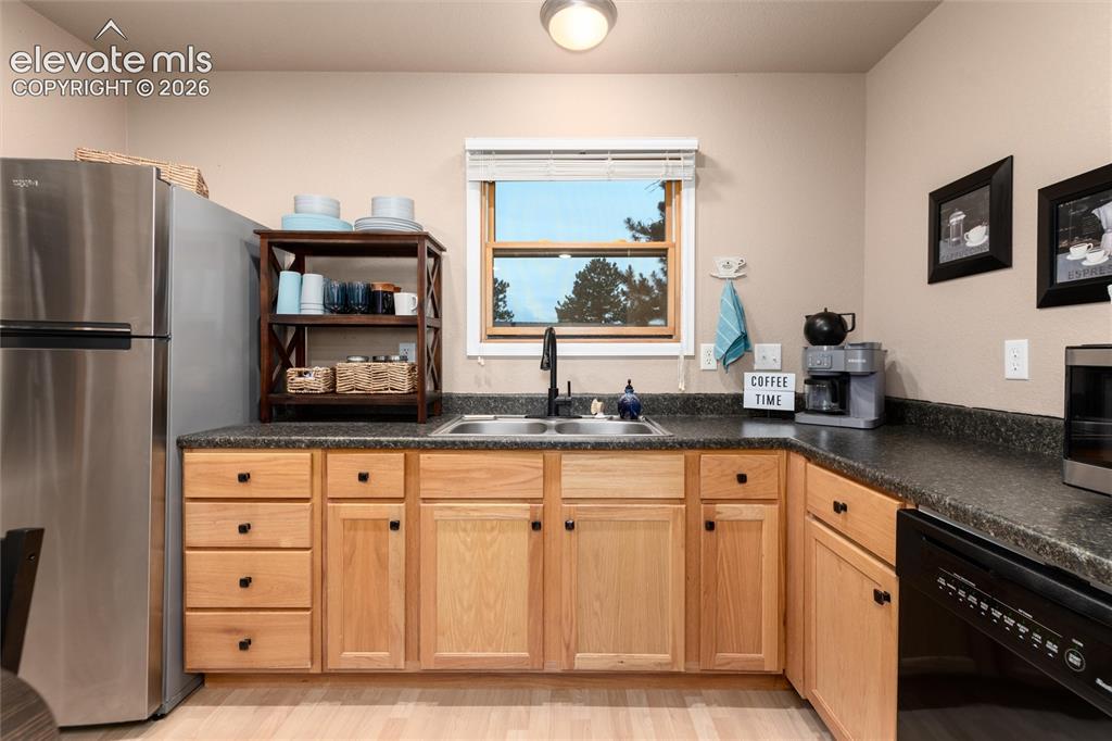 Image 38 of 50: Carriage House Kitchenette 