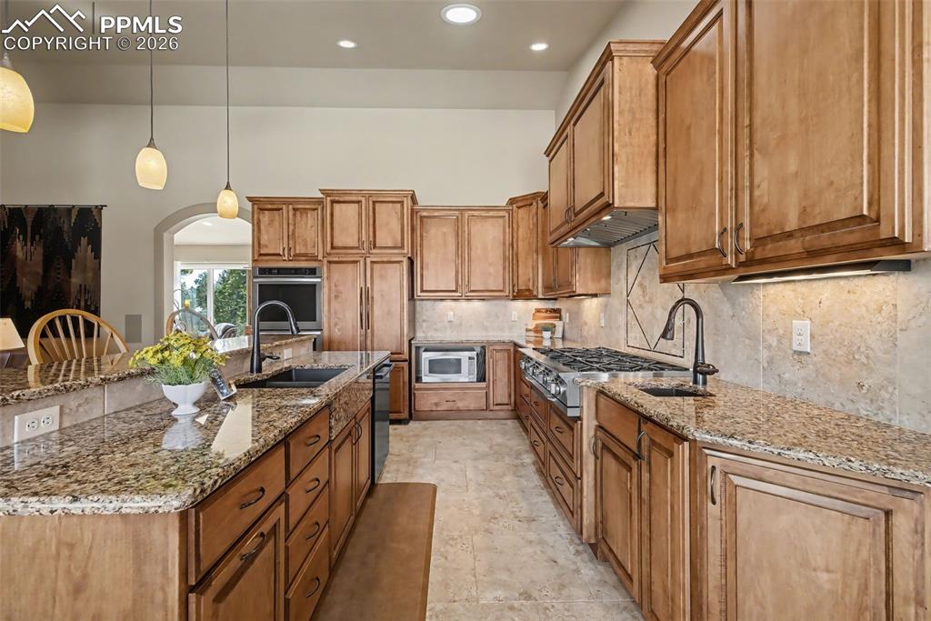 Image 16 of 45: Kitchen