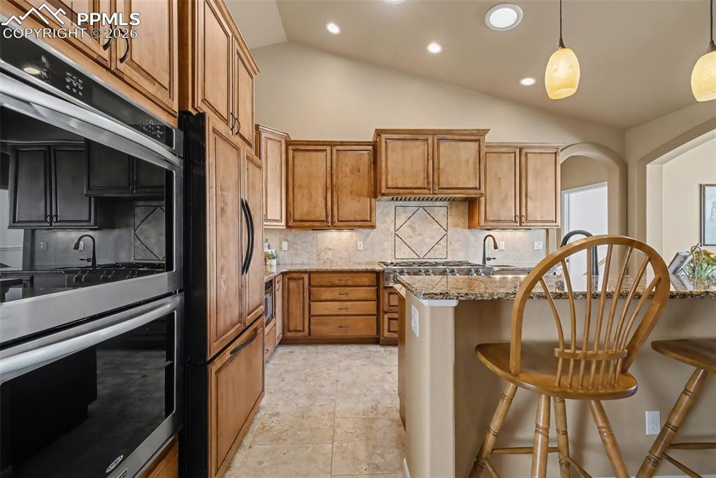 Image 17 of 45: Kitchen