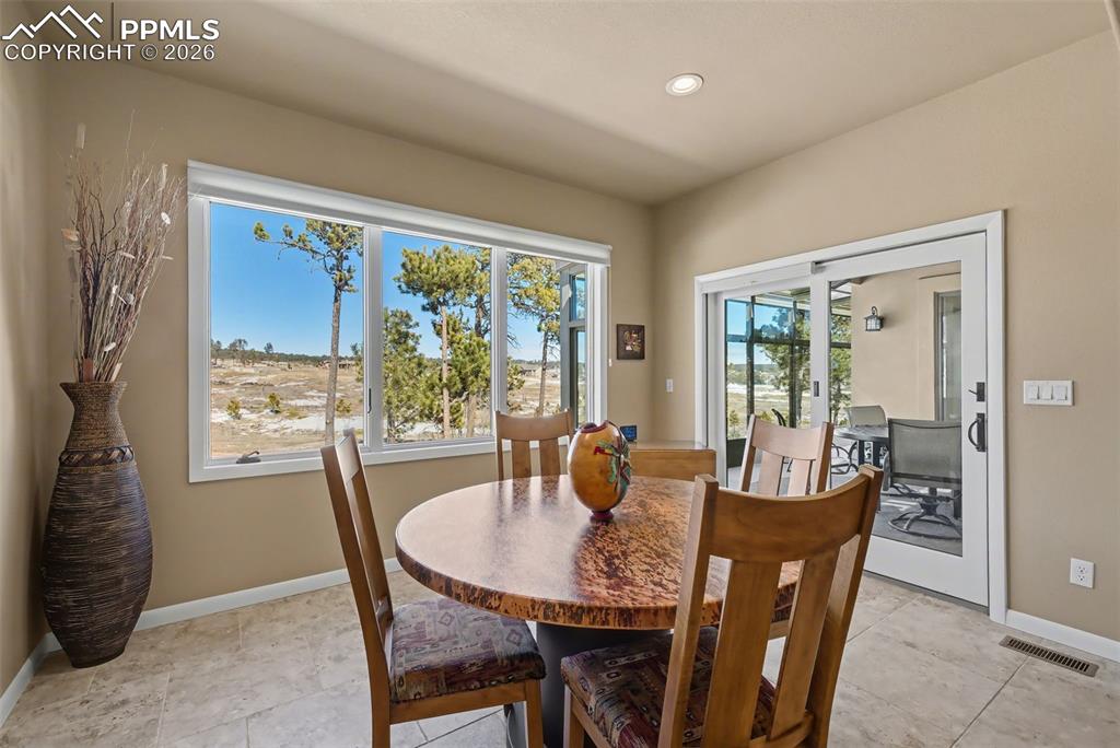 Image 18 of 45: Kitchen