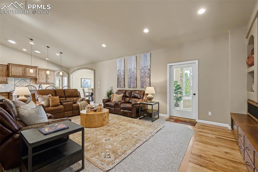 Image 25 of 45: Great Room