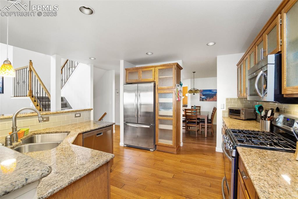 Image 11 of 31: Dining Room