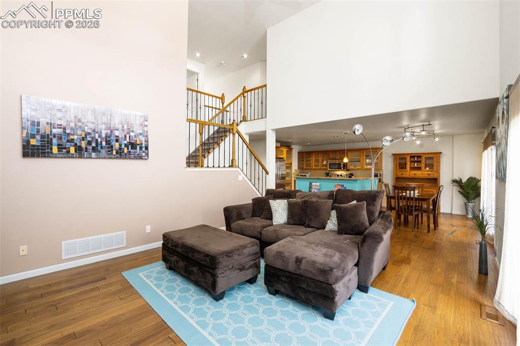 Image 15 of 31: Dining Room