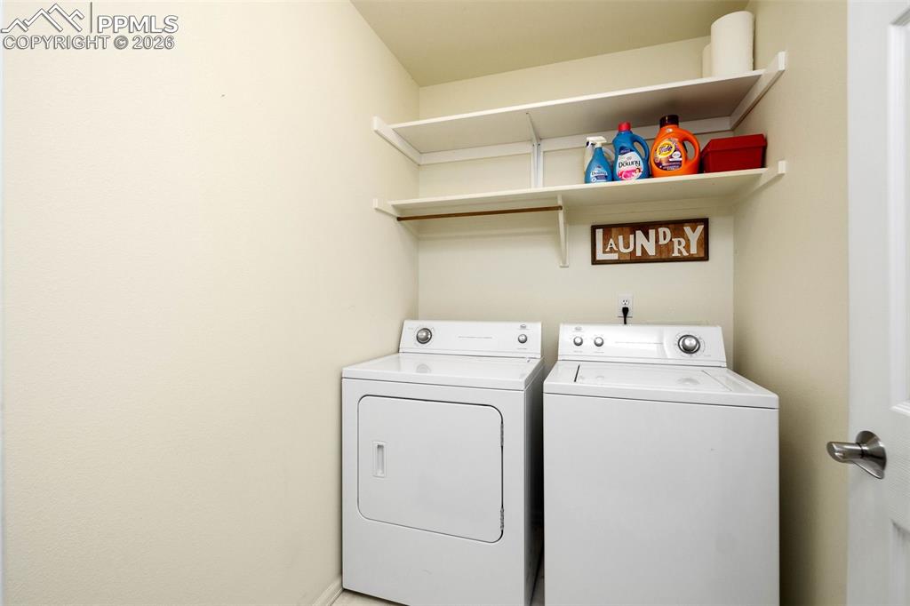 Image 19 of 31: Ample Oak cabinets with undermount lighting 