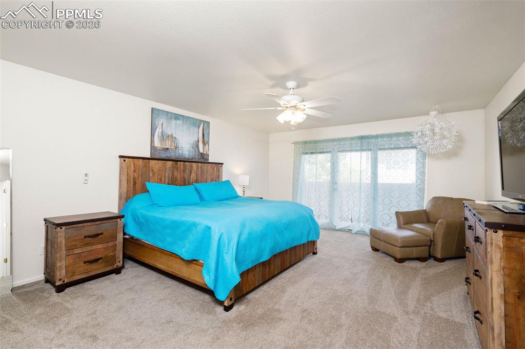 Image 20 of 31: Granite countertops - Stainless steel applances - Gar stove has a 220 conne